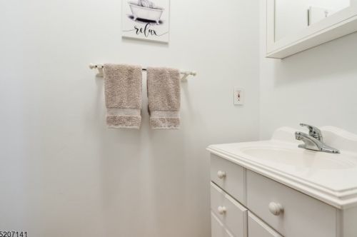 370 Shire Rd, Milford NJ  08848-1720 exterior