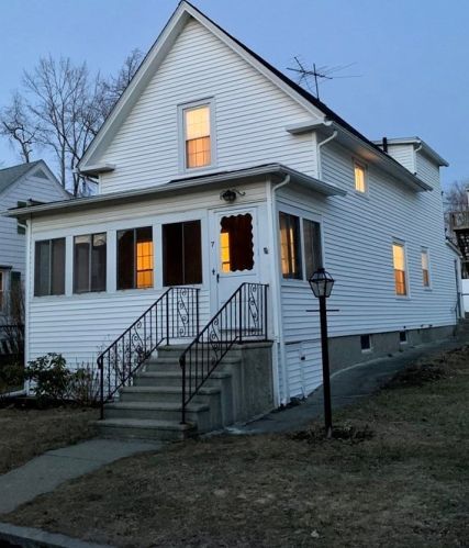 7 Standish St, Worcester, MA 01604-3211