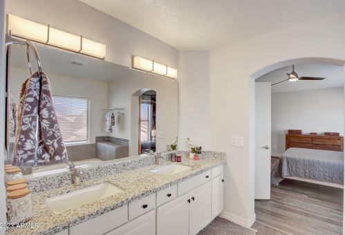 17806 13 Pl, Phoenix AZ 85014-1119 exterior