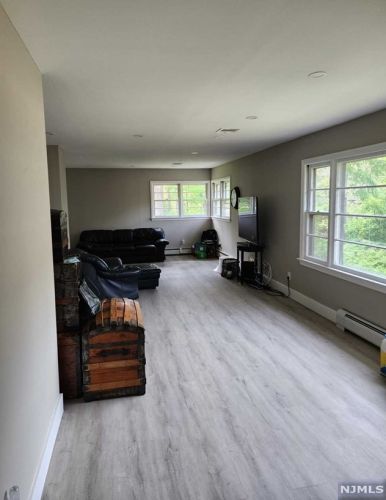 14 Black Rock Ter, Skyline Lakes NJ  07456-2904 exterior