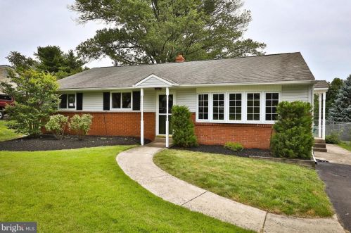 113 Holly Dr, Hatboro, PA 19040-1516