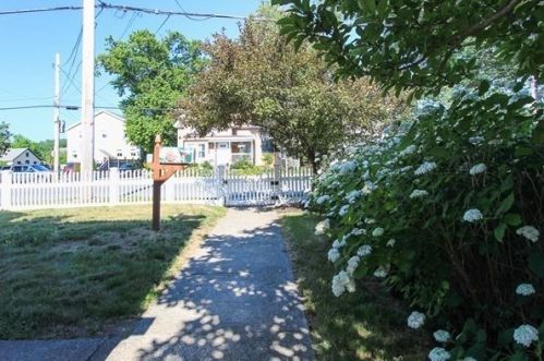 188 Lynn St, Peabody, MA 01960-6436