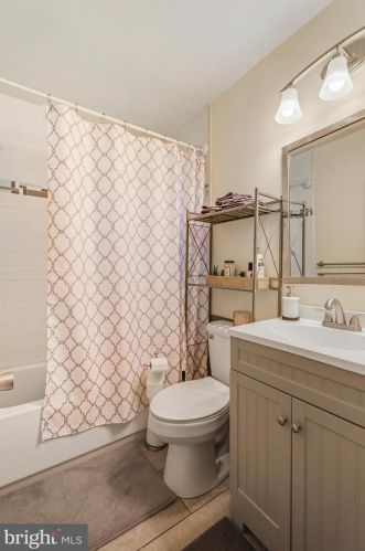 703 Washington Ave, West Deptford NJ 08096-1035 exterior