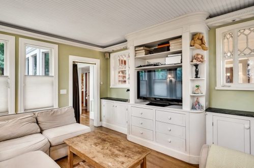 25 Hunnewell Ave, Newton MA 02458-2216 exterior