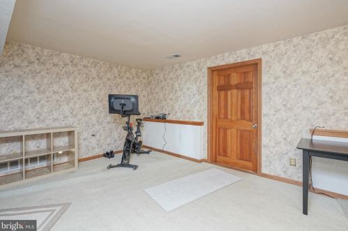 431 Meadowcroft Rd, West Deptford NJ 08096-4007 exterior