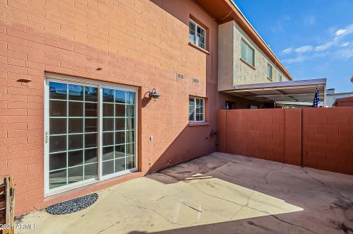 2854 Clarendon Ave, Phoenix AZ 85018-5552 exterior