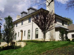 70 Pickwick Rd, Newton, MA 02465-2819