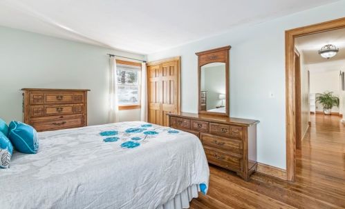 1069 Burt St, Taunton MA 02780-5166 exterior