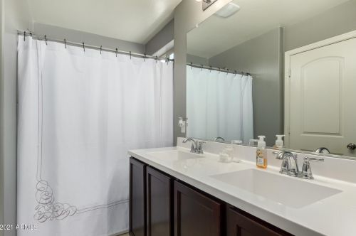 1947 77th Gln, Phoenix AZ  85035-5061 exterior