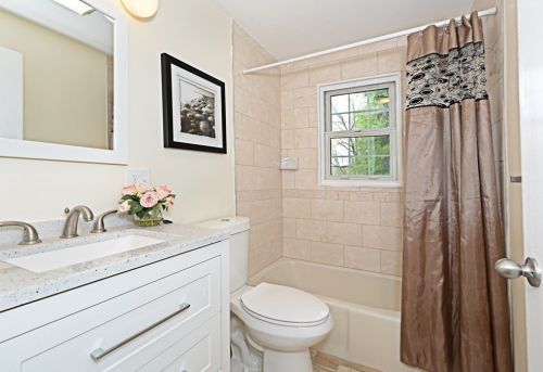 97 Floral St, Shrewsbury MA  01545-3225 exterior