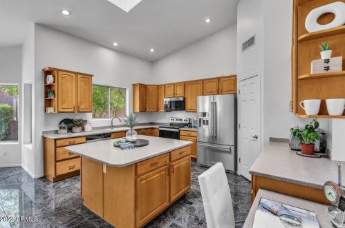 1916 Claire Dr, Phoenix AZ 85022-4106 exterior