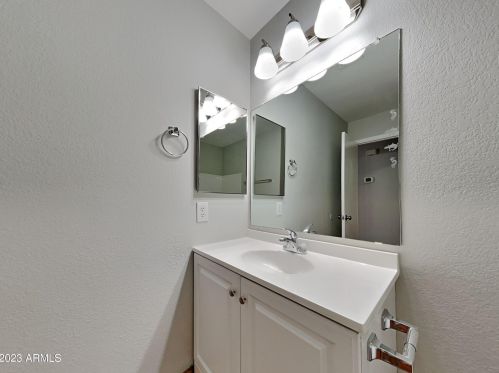 3214 Abraham Ln, Phoenix AZ  85027-2246 exterior