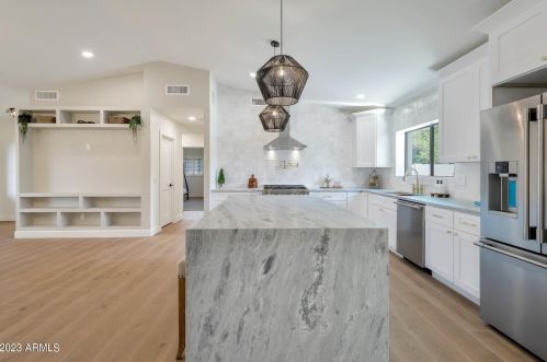 8001 11th Ave, Phoenix AZ  85021-5626 exterior