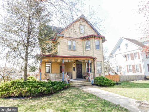 305 Delaware St, West Deptford, NJ 08096-5875