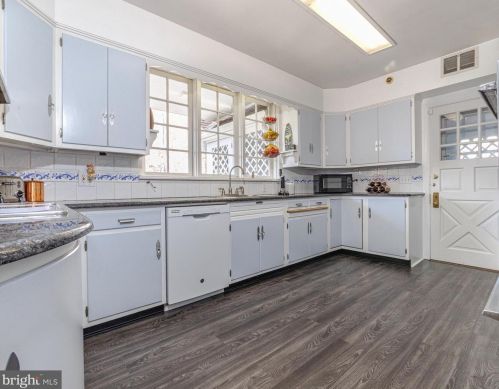 605 Delaware St, West Deptford NJ  08096-1576 exterior