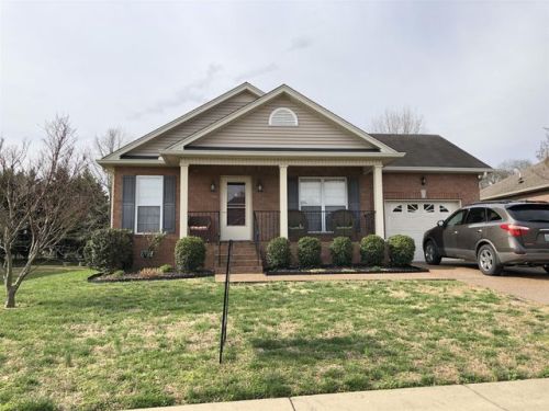 657 Community Ct, Gallatin, TN 37066-7543