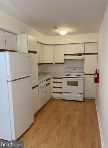 815 Winding Way, West Deptford NJ  08093-2208 exterior