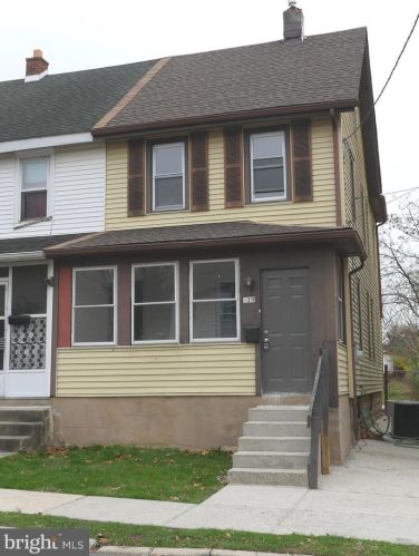 319 High St, West Deptford NJ  08096-2225 exterior