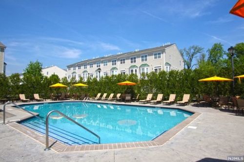 304 Freedom Ln, Belleville NJ 07109-5336 exterior