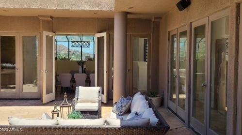 5761 Echo Canyon Cir, Phoenix AZ  85018-1270 exterior