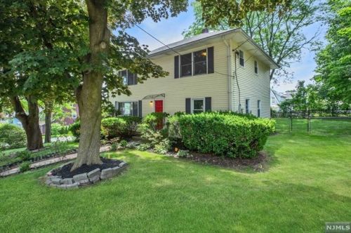 160 Magnolia Ave, Cresskill NJ  07626-1930 exterior