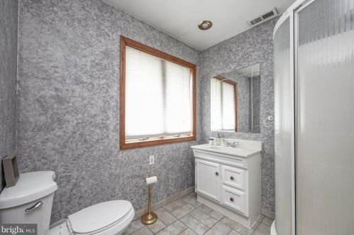 431 Meadowcroft Rd, West Deptford NJ 08096-4007 exterior