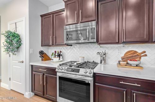 1646 Blaylock Dr, Phoenix AZ 85085-6323 exterior