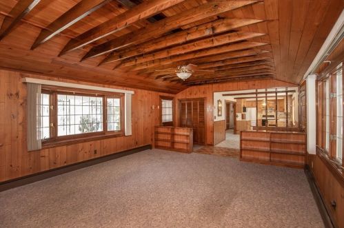 2 Chester Ave, Burlington MA 01803-1312 exterior