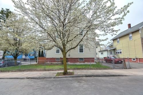 62 Paris St, Everett MA 02149-4409 exterior