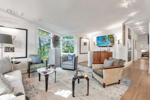 1506 Brook Valley Ln, Atlanta GA  30324-3212 exterior