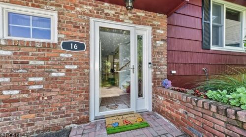 16 Channing Dr, Skyline Lakes, NJ 07456-2537