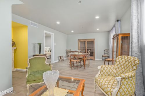 4210 Country Gables Dr, Phoenix AZ 85053-4528 exterior