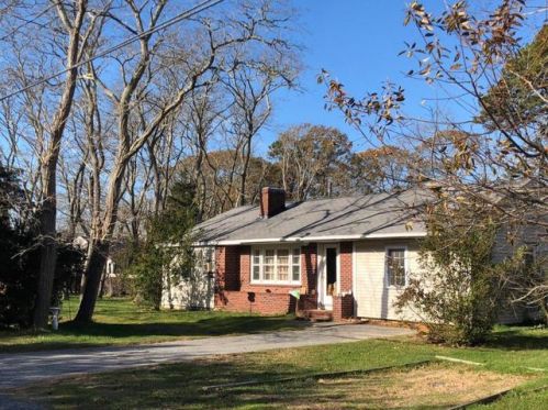 160 Bayside Dr, Eastham, MA 02642-1640