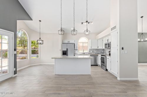 1222 Beverly Ln, Phoenix AZ 85032-3408 exterior