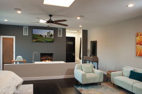 4621 Camelback Rd, Phoenix AZ 85033-1534 exterior