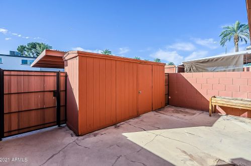 2854 Clarendon Ave, Phoenix AZ 85018-5552 exterior