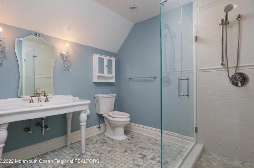 21 Vista Dr, Little Silver NJ  07739-1611 exterior