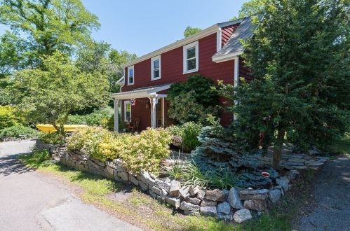 63 Curtis St, Rockport, MA 01966-1237