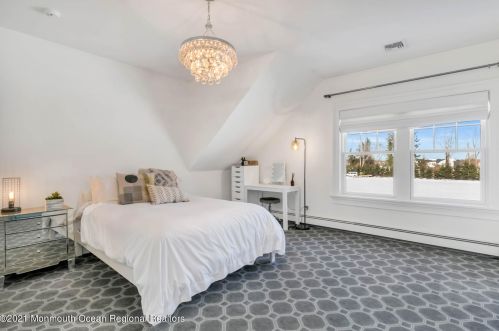 530 Little Silver Pt Rd, Little Silver NJ 07739-1736 exterior