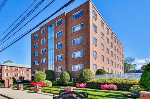 215 Massachusetts Ave, Arlington MA 02474-8607 exterior