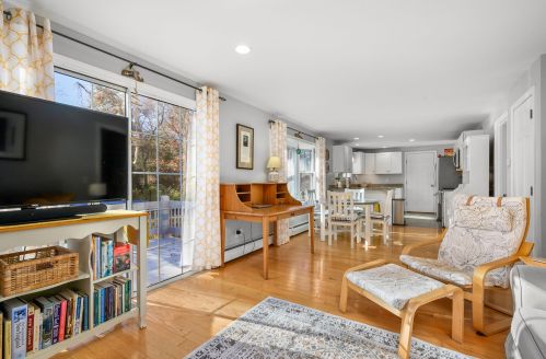 130 Main St, Dennis MA 02638-2019 exterior