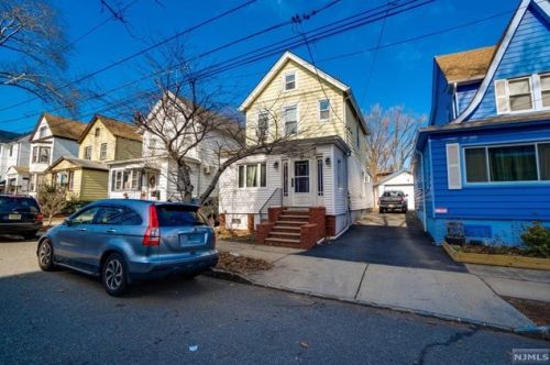 28 Bayard St, Belleville, NJ 07109-3002