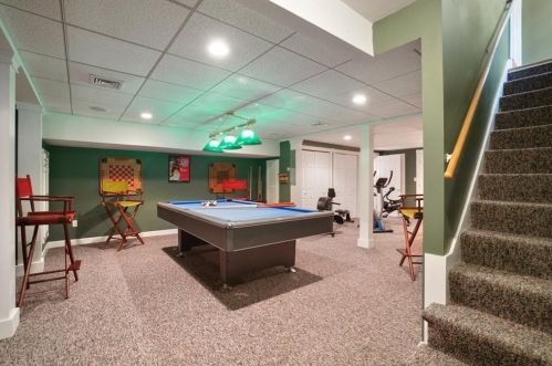 61 Village Ave, Dedham MA 02026-4209 exterior