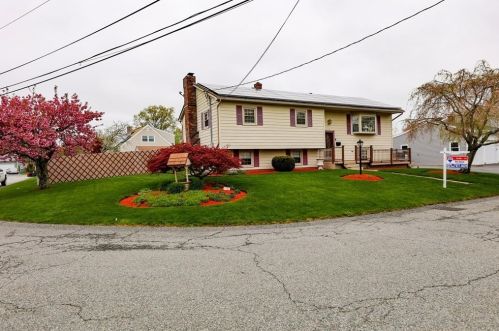 54 Feno Ct, Fall River, MA 02726-3558