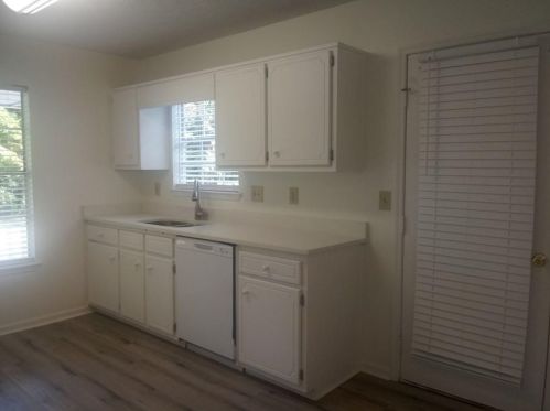 27 Manor Ct, Stockbridge GA  30281-1166 exterior