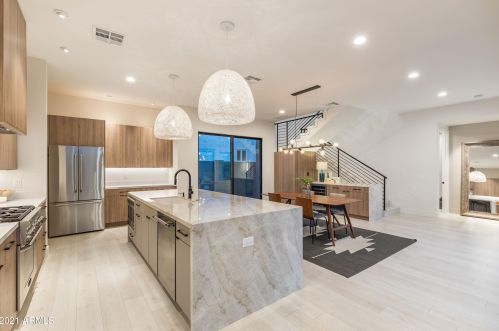 7729 13th Pl, Phoenix AZ  85020-4202 exterior