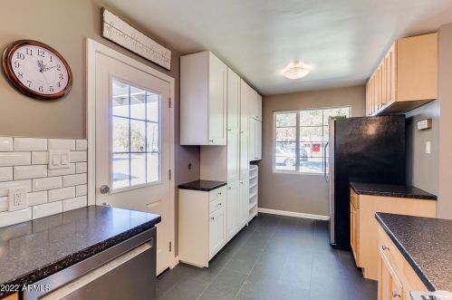 2145 Clarendon Ave, Phoenix AZ 85031-3142 exterior