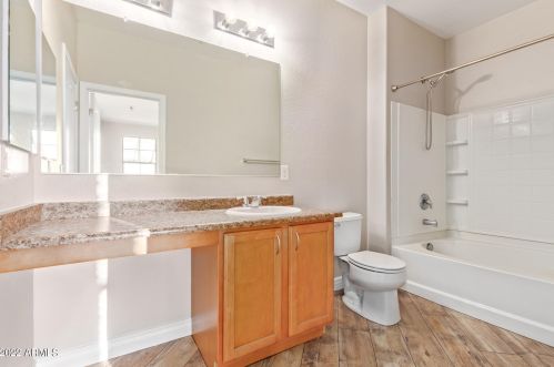 7515 30th Pl, Phoenix AZ  85042-6050 exterior