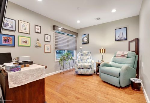 10 Concord Ct, Tinton Falls NJ 07701-5414 exterior