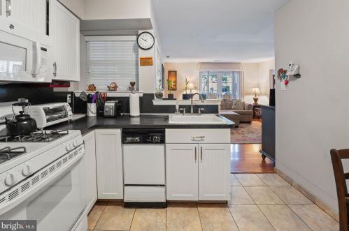 1110 Tristram Cir, West Deptford NJ 08051-2243 exterior